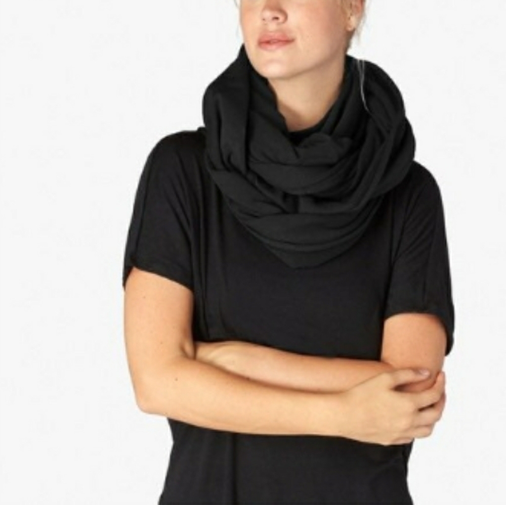 Beyond Yoga Hidden Pocket Infinity Scarf NWT